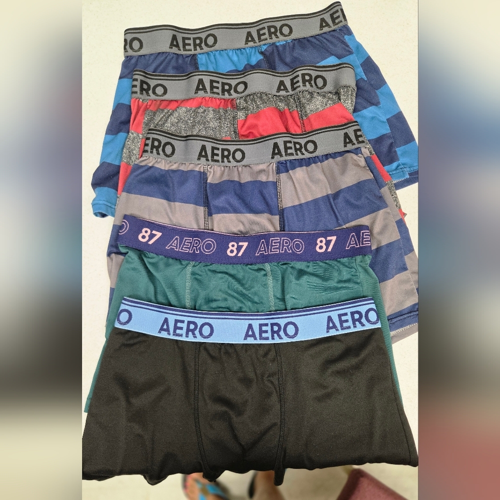 5 Pair Aeropostale Boxer Briefs Black, Blue, Green, Red Colors. Size Medium